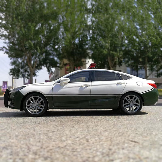 Original Hongqi H5 Sedan Armed Version 1:18 Alloy Simulation Car Model