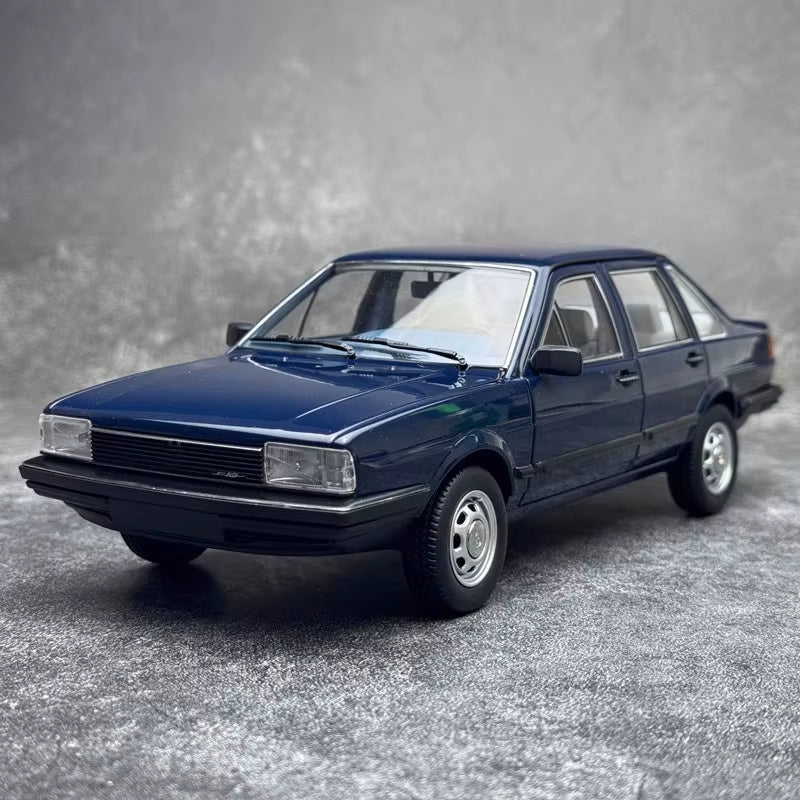 Original Factory 1:18 Shanghai Santana 1983 Pusan Passat B2 Alloy Car Model