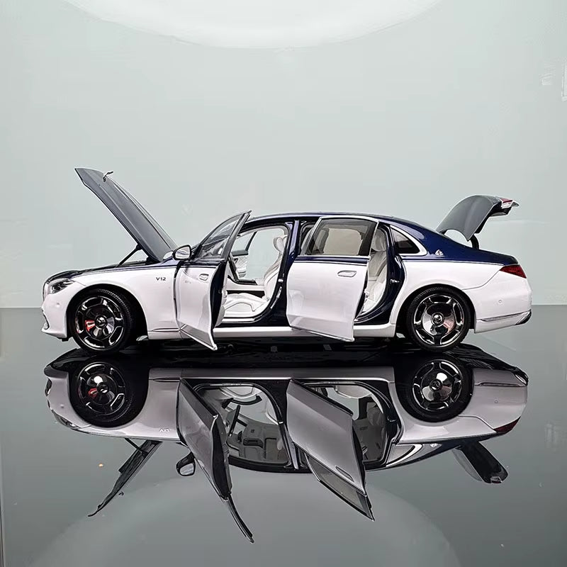 Almostreal 1: 18 Maybach S-Class Blue and White Alloy Fully Open Car Model