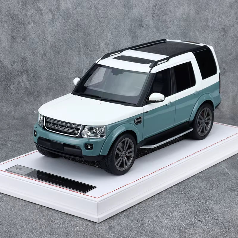 IVY 1:18 for Found 4 White Black Gradient/White Green Contrast Resin Car Model Collectibles