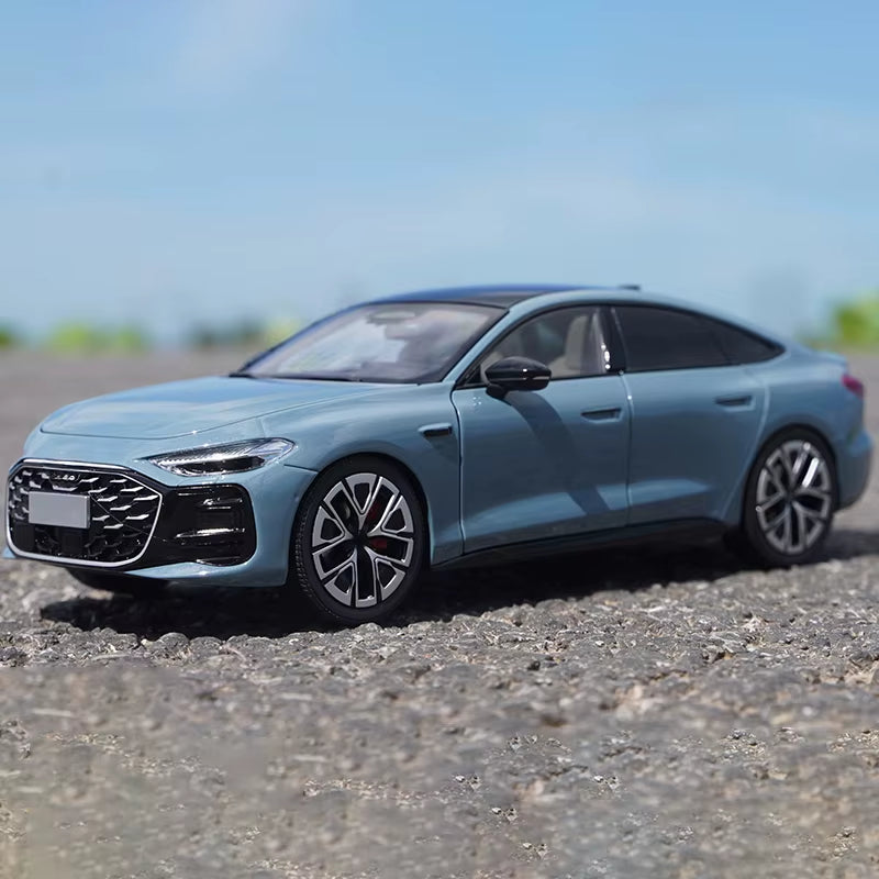 1: 18 Original A5L Alloy Simulation Car Model Collection Ornament Lighting Version