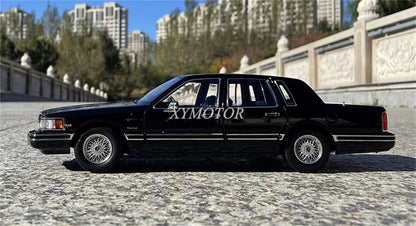 1/18 for Lincoln Town Car 1990 Second Generation Diecast Model Toys Hobby Cars Gifts Black Display Collection Ornaments