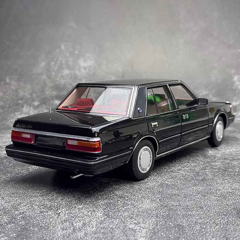 Xiaoguang CROWN 122 Alloy 1:18 Car Model Classic Vintage Car Model