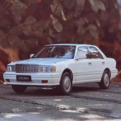 1: 18 Kengfai 10Th Generation Simulation Car Model Suitable for Crown 1555 CROWN Alloy