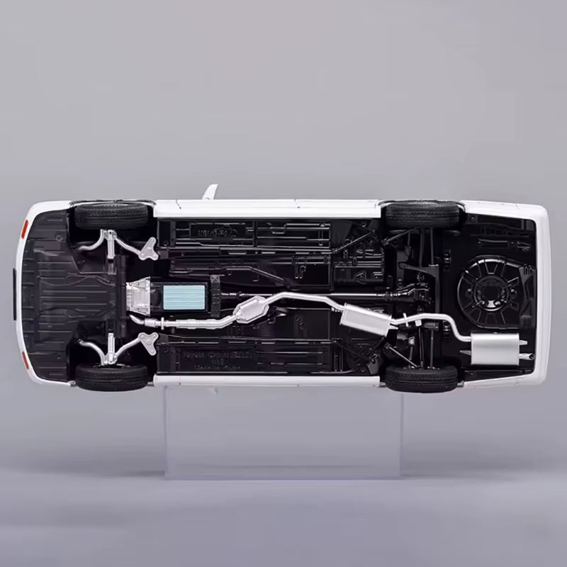 1: 18 Kengfai 10Th Generation Simulation Car Model Suitable for Crown 1555 CROWN Alloy