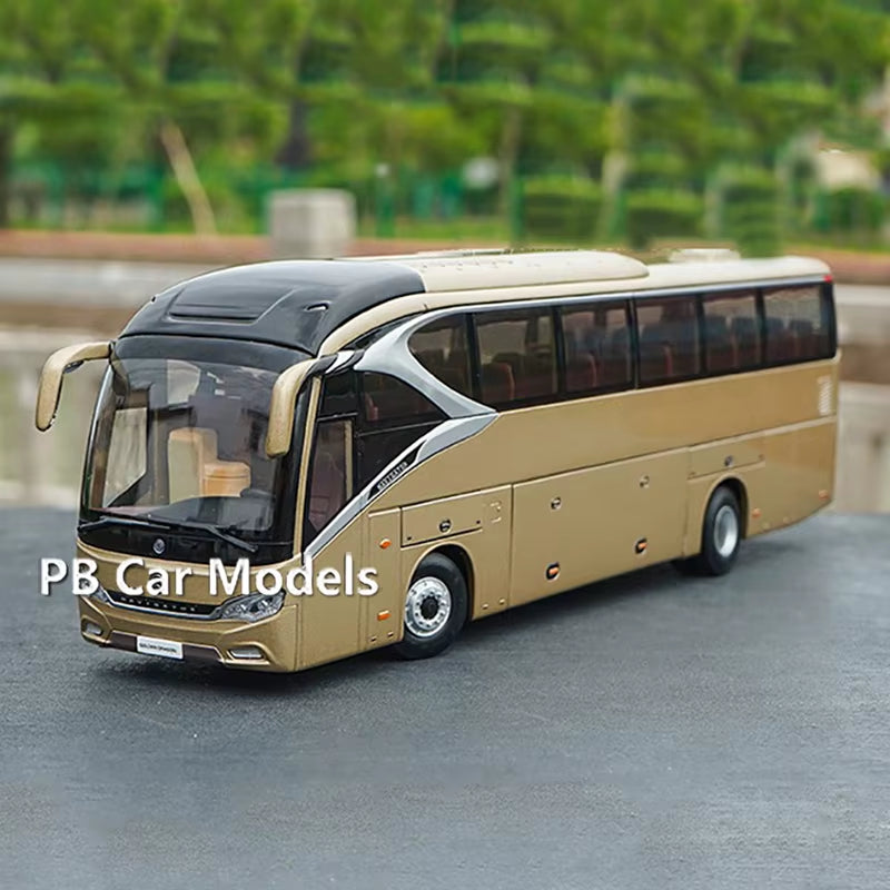 1:42 Alloy Car Model of the Original Xiamen Golden Travel Bus Jinlong XML6129 Pilot Bus