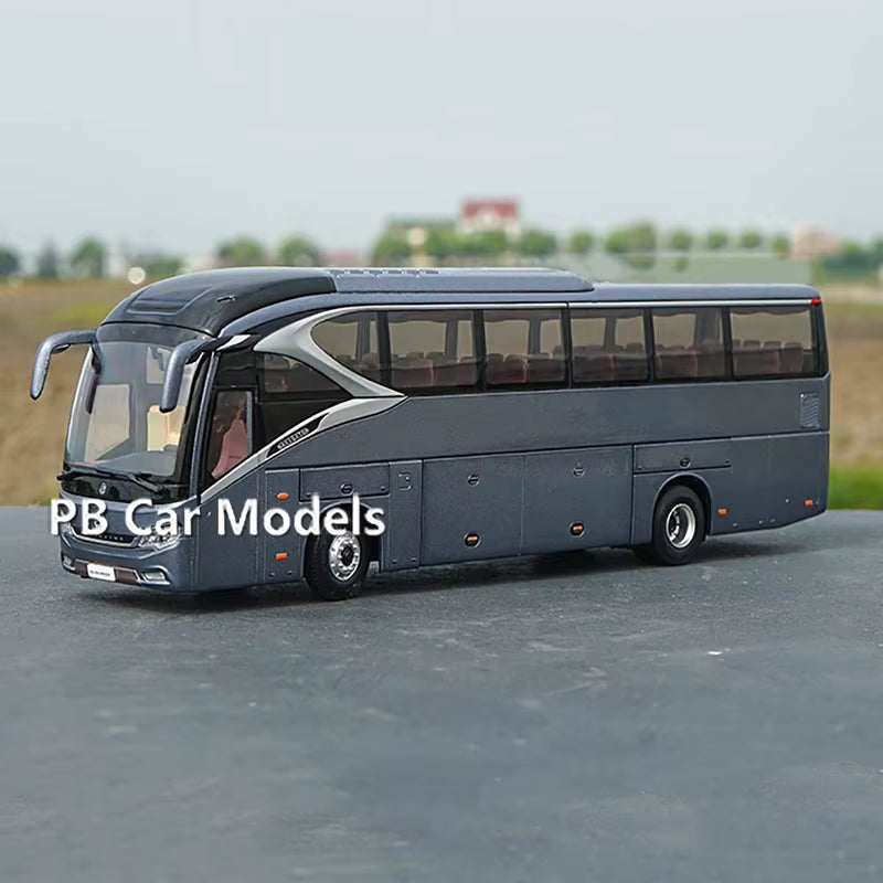 1:42 Alloy Car Model of the Original Xiamen Golden Travel Bus Jinlong XML6129 Pilot Bus
