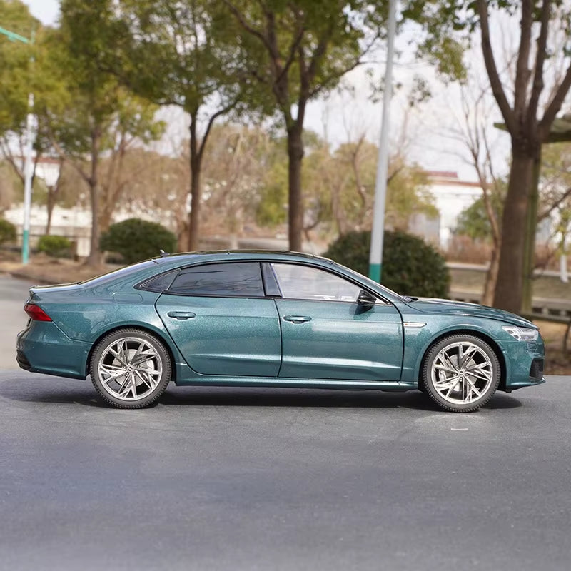 Original Factory Model A7L Sedan 1:18 Alloy Simulation Car Model Collectible Ornaments