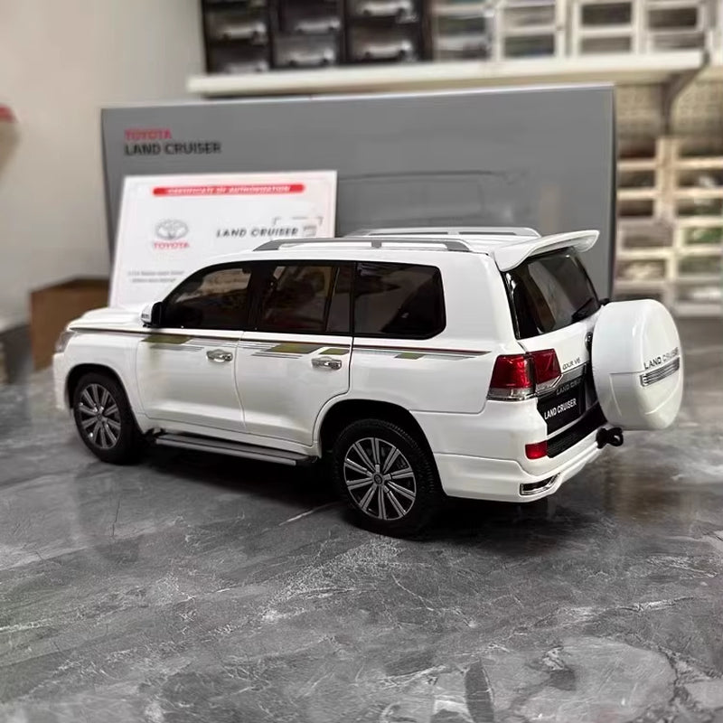 KENGFAI 1:18 Car Model Toyota Land Cruiser LC200 Full Open Simulation Alloy Static Model Room Ornament Collection Birthday Gift