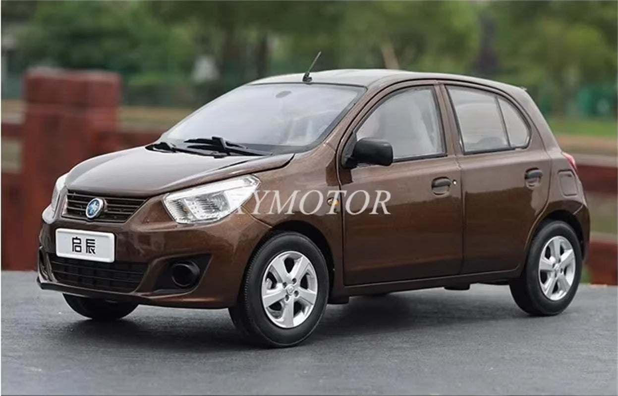 1:18 for Nissan VENUCIA R30 Metal Diecast Model Car Toys Gifts Hobby Mocha Gold Display Ornaments Collection