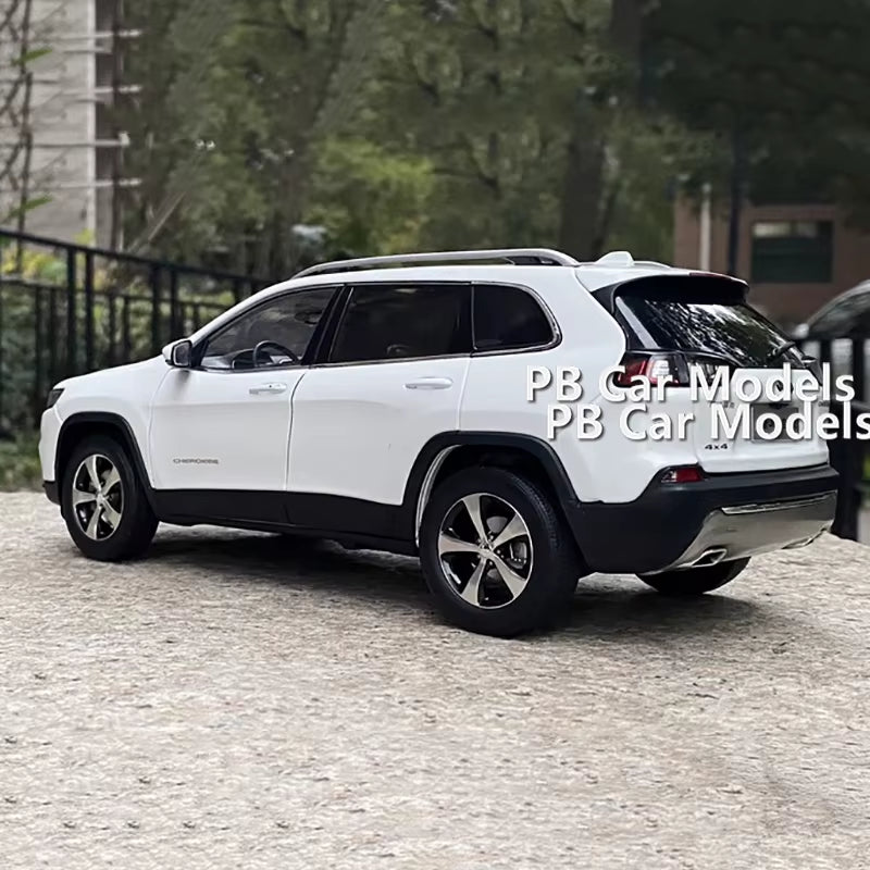 1/18 Original 2019 Free Light Cherokee Car Model Alloy Car Model