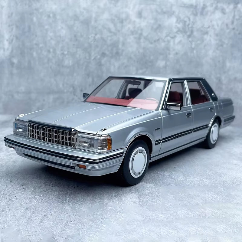 Xiaoguang CROWN 122 Alloy 1:18 Car Model Classic Vintage Car Model