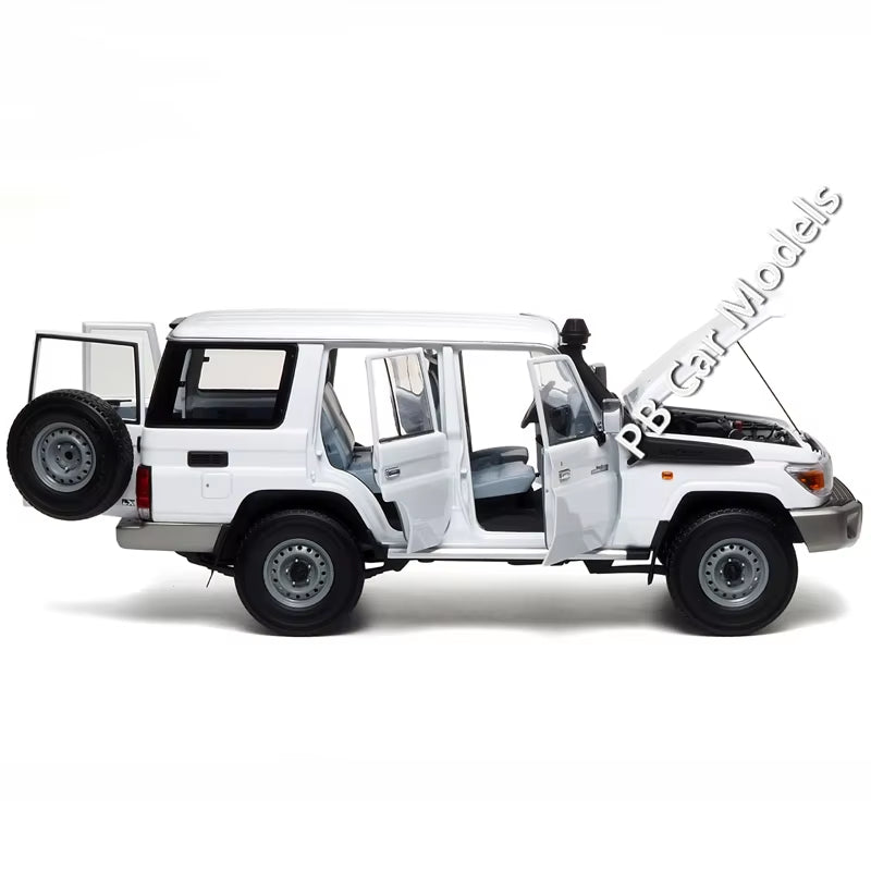 Almost Real Car Model 1/18 Land Cruiser76 Alloy Fully Open Car Model White