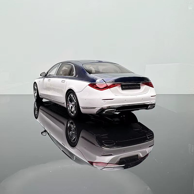 Almostreal 1: 18 Maybach S-Class Blue and White Alloy Fully Open Car Model