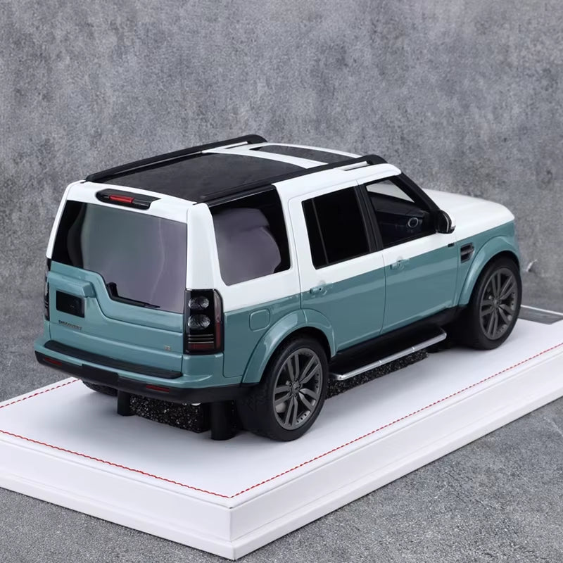 IVY 1:18 for Found 4 White Black Gradient/White Green Contrast Resin Car Model Collectibles