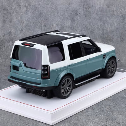 IVY 1:18 for Found 4 White Black Gradient/White Green Contrast Resin Car Model Collectibles