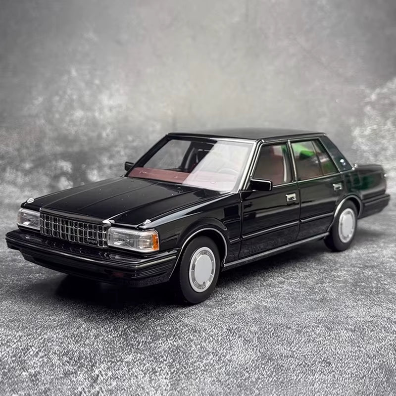 Xiaoguang CROWN 122 Alloy 1:18 Car Model Classic Vintage Car Model