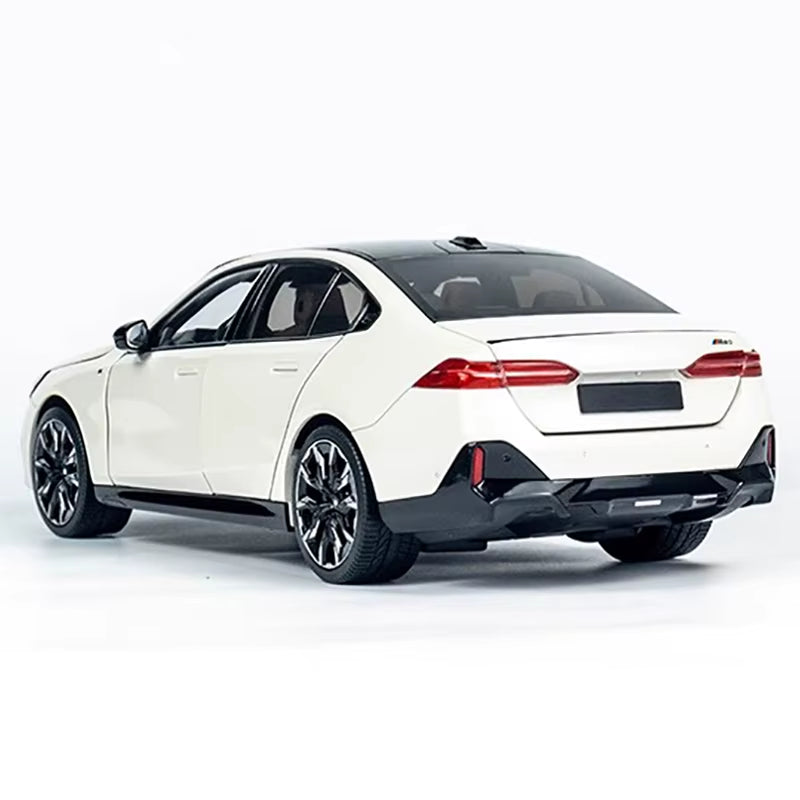 Minichamps 1:18 for I5 2023 Static Alloy Fully Open Car Model