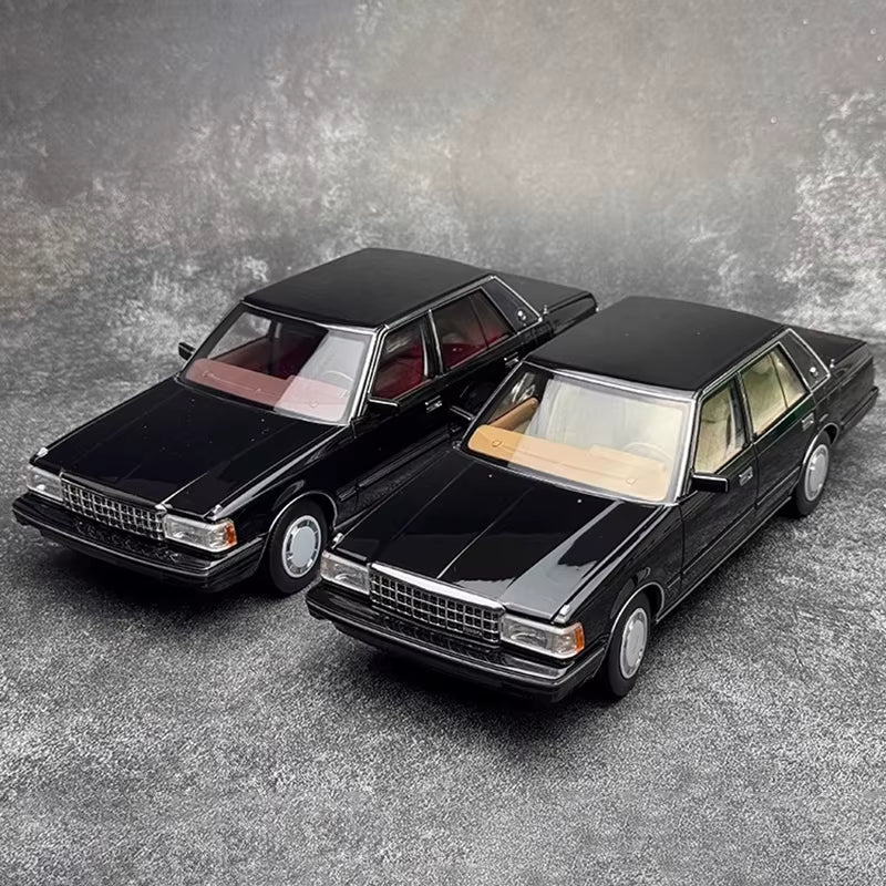 Xiaoguang CROWN 122 Alloy 1:18 Car Model Classic Vintage Car Model