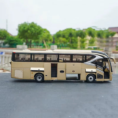 1:42 Alloy Car Model of the Original Xiamen Golden Travel Bus Jinlong XML6129 Pilot Bus