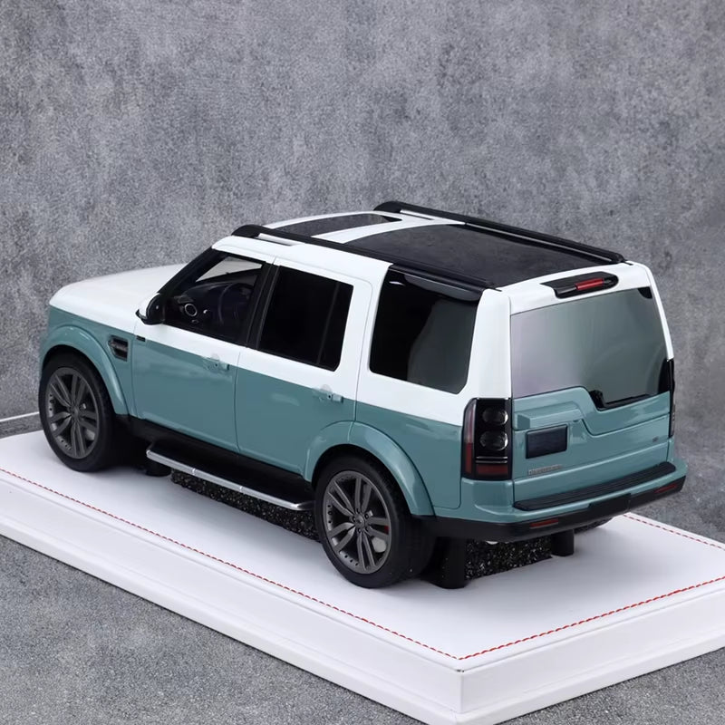 IVY 1:18 for Found 4 White Black Gradient/White Green Contrast Resin Car Model Collectibles