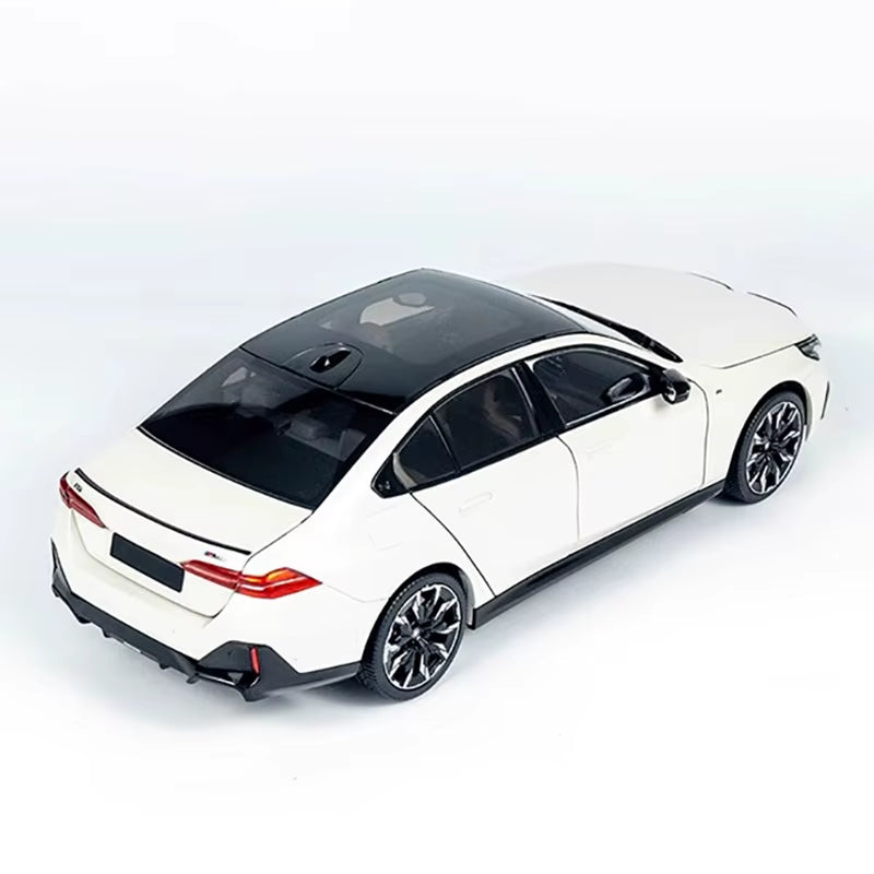 Minichamps 1:18 for I5 2023 Static Alloy Fully Open Car Model