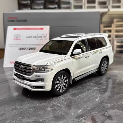 KENGFAI 1:18 Car Model Toyota Land Cruiser LC200 Full Open Simulation Alloy Static Model Room Ornament Collection Birthday Gift