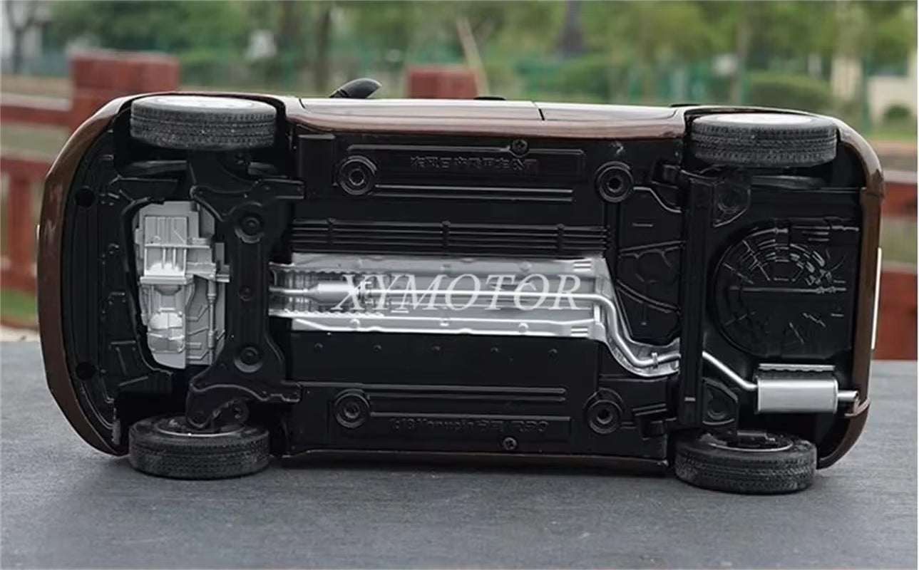 1:18 for Nissan VENUCIA R30 Metal Diecast Model Car Toys Gifts Hobby Mocha Gold Display Ornaments Collection