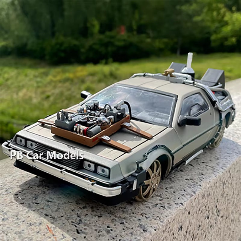 Back to the Future Car Model Movie Version of the 1:18 DMC Time Machine Flight Version Alloy Simulation Car Model