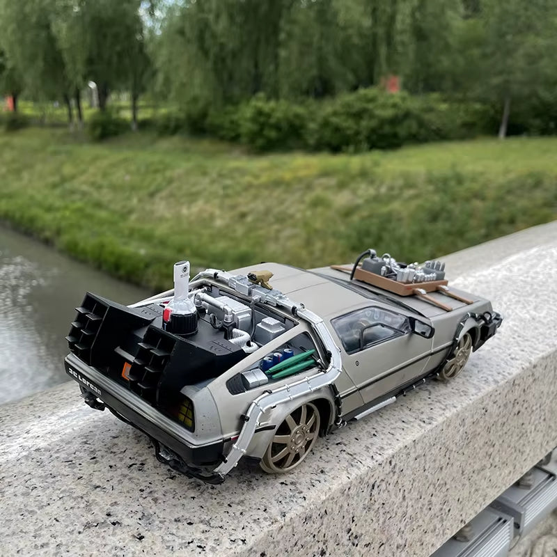 Back to the Future Third Orbit Edition DMC-12 Time Machine Sunstar Original 1:18 Simulation Alloy Car Model