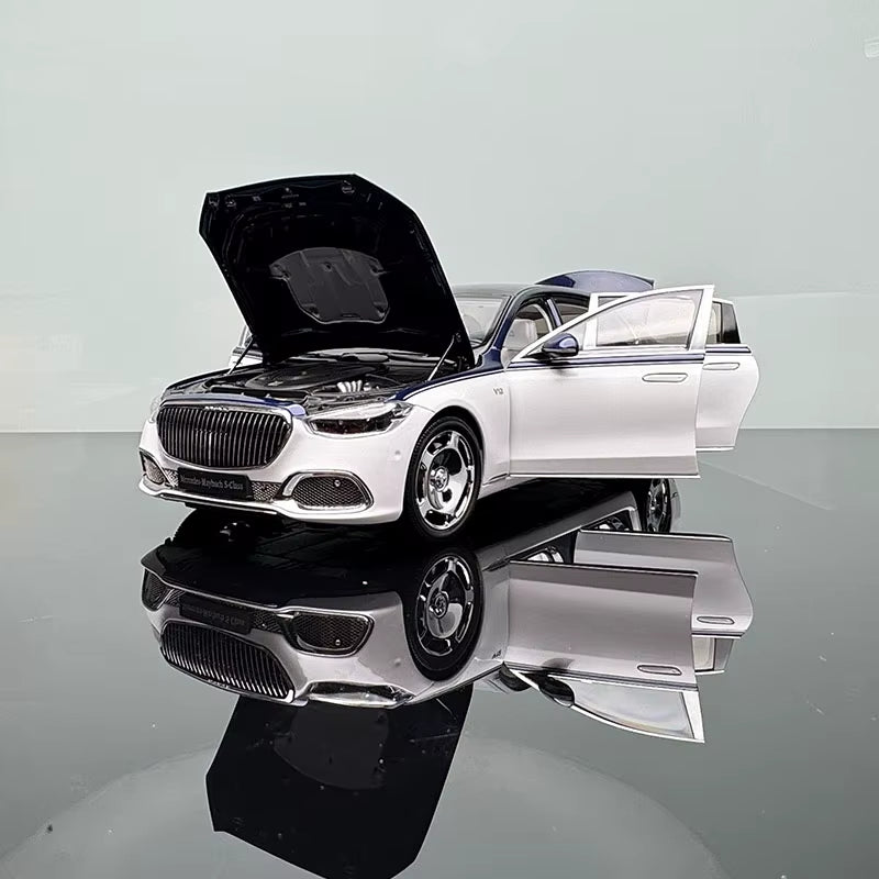 Almostreal 1: 18 Maybach S-Class Blue and White Alloy Fully Open Car Model