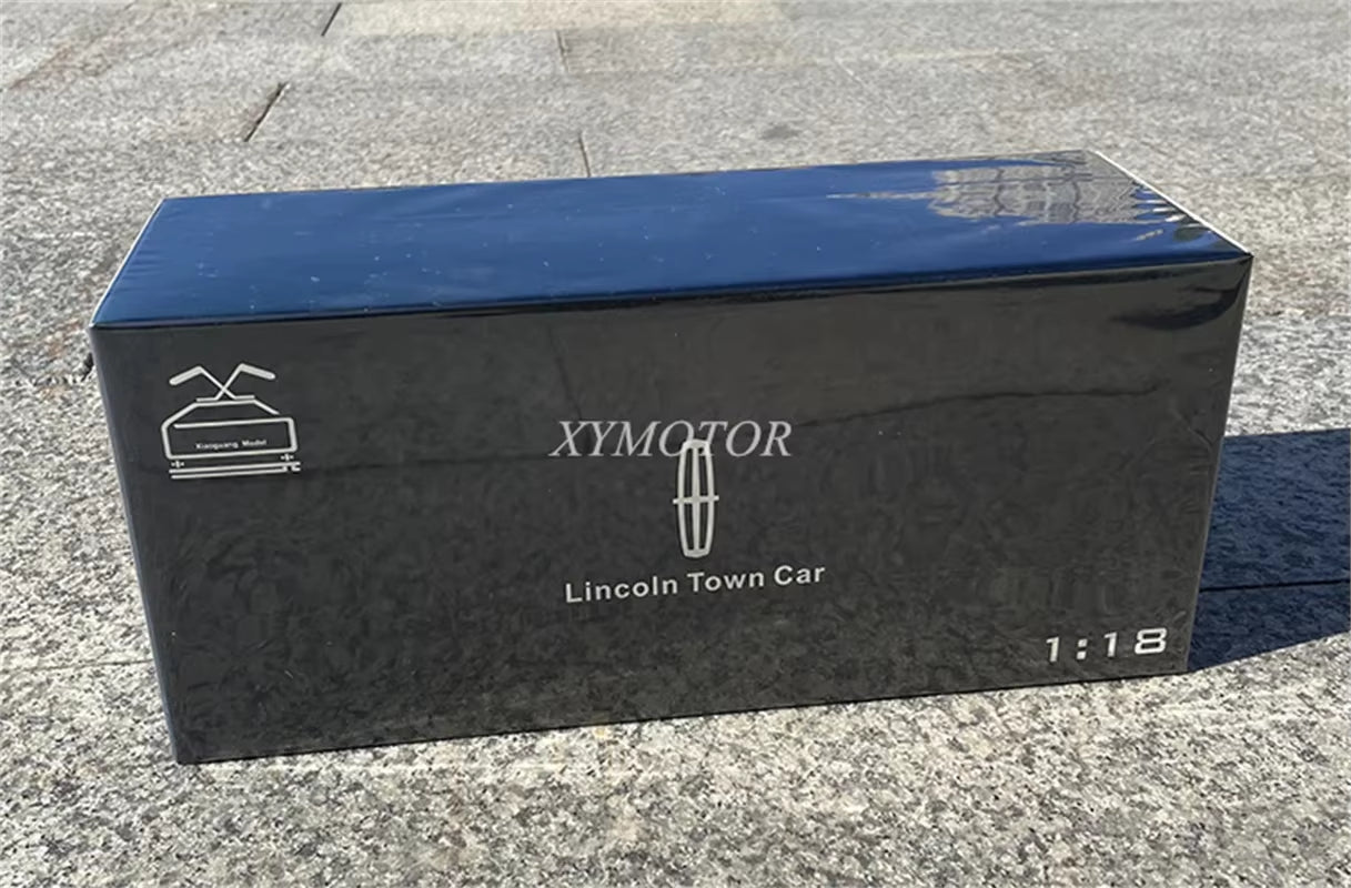 1/18 for Lincoln Town Car 1990 Second Generation Diecast Model Toys Hobby Cars Gifts Black Display Collection Ornaments