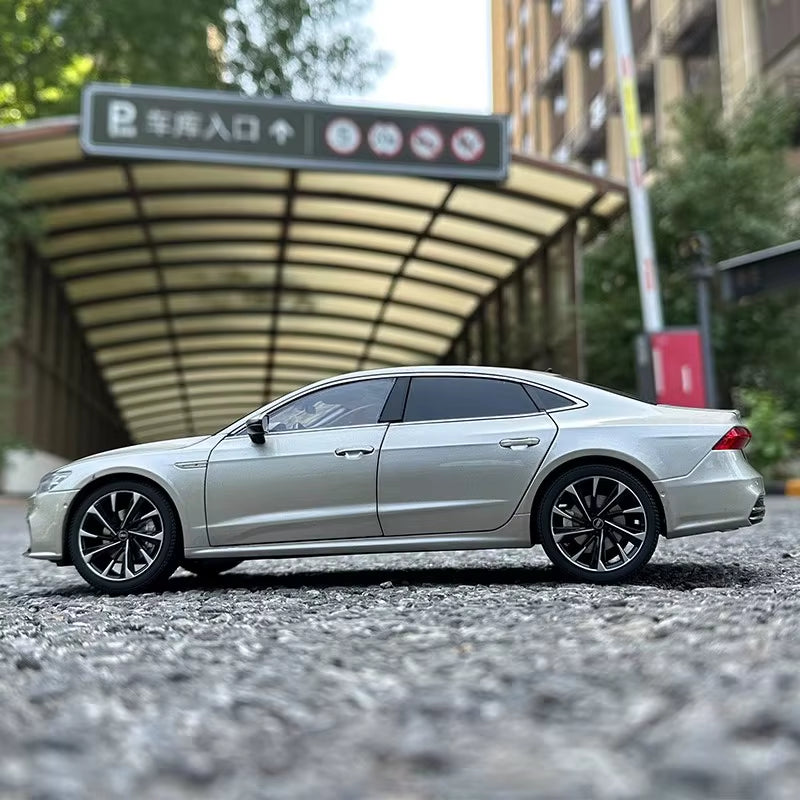 Original Car Model A7L Sedan 1:18 Alloy Simulation Car Model Collection