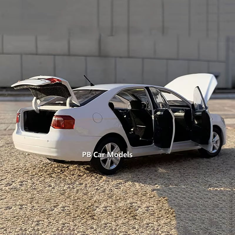 Original Vehicle Model 2013 NEWJETTA Alloy 1:18 Simulation Vehicle Model