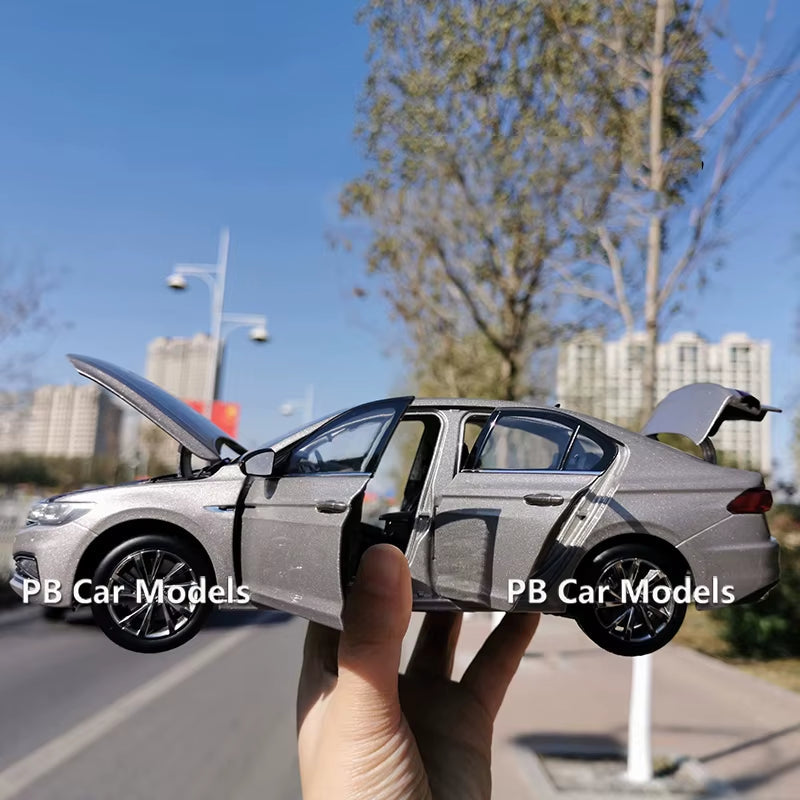 A Domestically Produced 2019 All-New Bora Sedan 1:18 Alloy Simulation Car Model