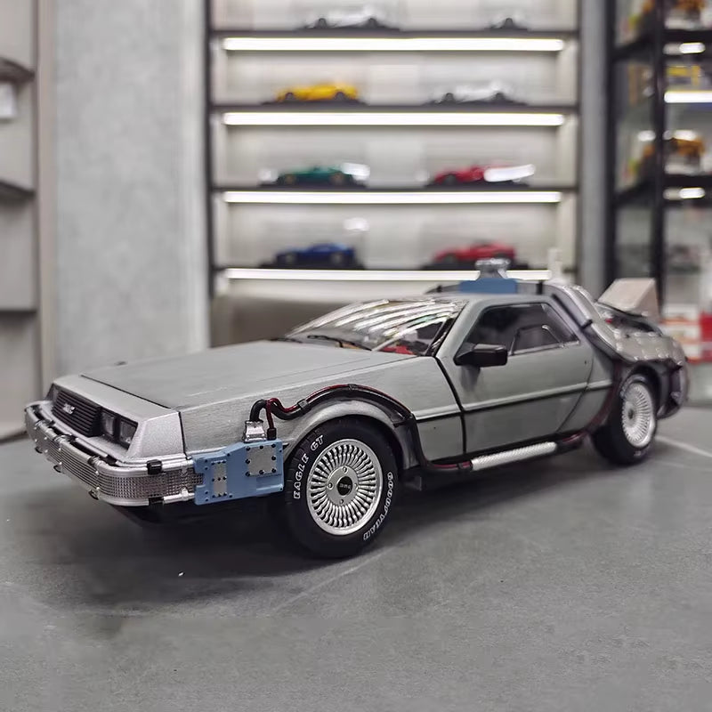 Ultra Fine Version 1:18 DMC Returns to the Top Player of the Future, Lighting Version Alloy Car Model