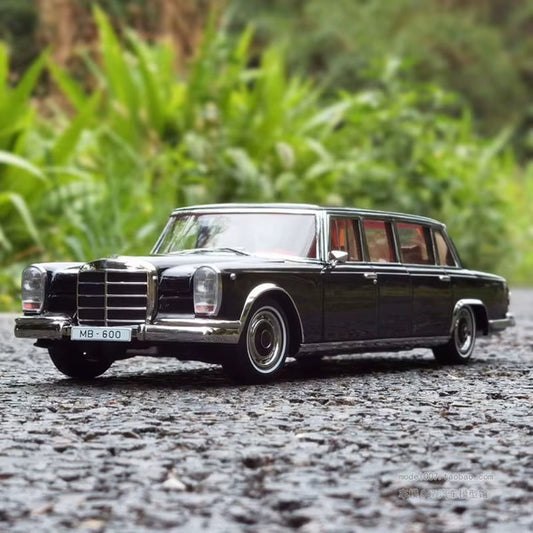 Kengfai 1:18 Pullman W100 600 Alloy Car Model Collectible Car Model