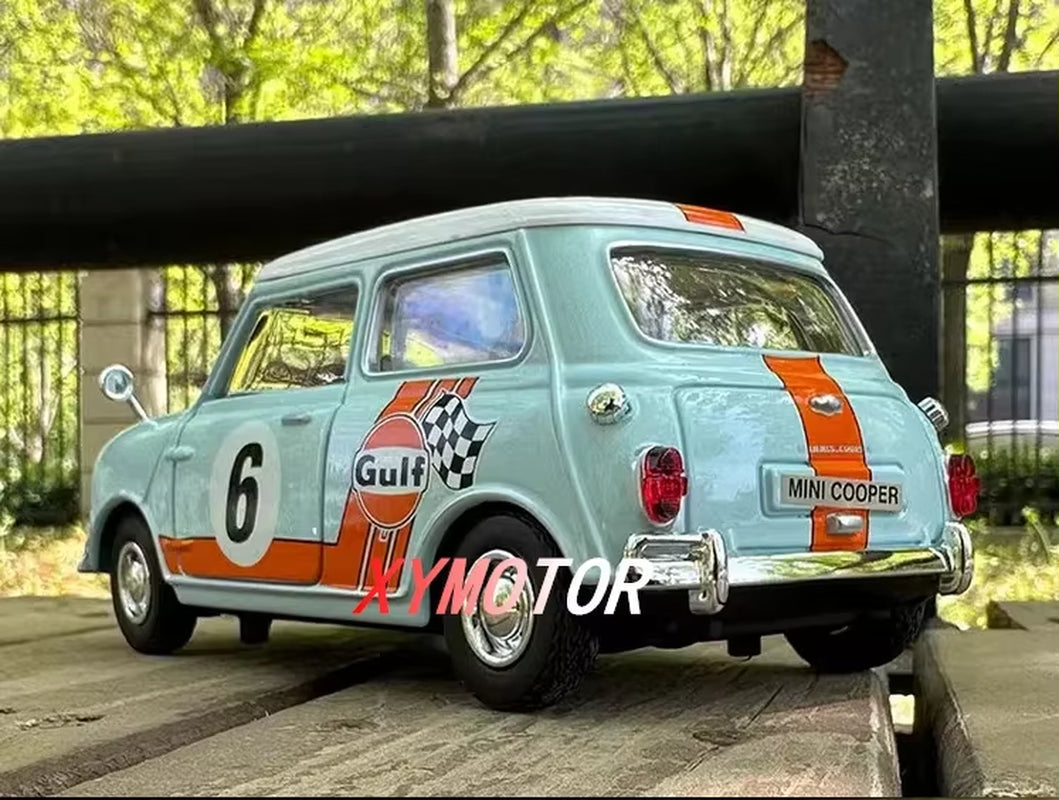 Motormax Red River 1:18 for Mini Cooper Morris 1300 Old Mini Metal Diecast Car Model Hobby Gifts Collection Collection Ornaments