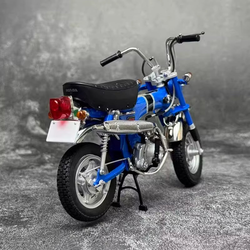 EBBRO 1: 10 Giraffe DAX ST50 1969 Motorcycle Model Collection Ornament Gift