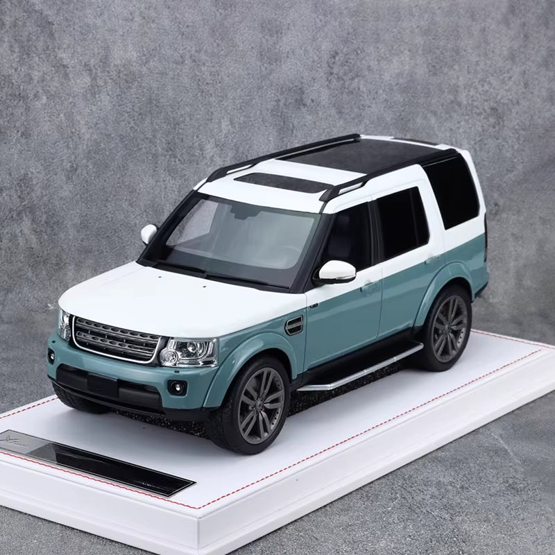 IVY 1:18 for Found 4 White Black Gradient/White Green Contrast Resin Car Model Collectibles