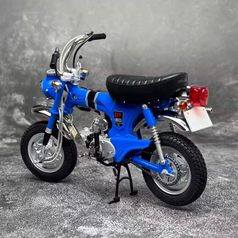 EBBRO 1: 10 Giraffe DAX ST50 1969 Motorcycle Model Collection Ornament Gift