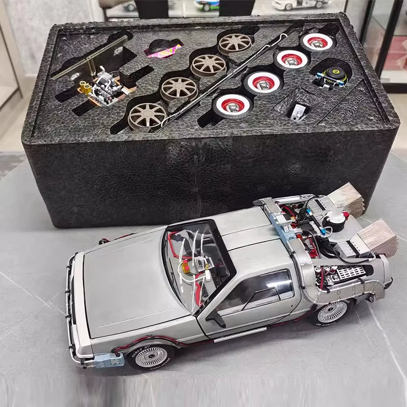 Ultra Fine Version 1:18 DMC Returns to the Top Player of the Future, Lighting Version Alloy Car Model