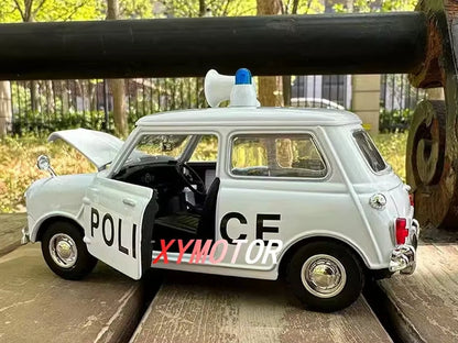 Motormax Red River 1:18 for Mini Cooper Morris 1300 Old Mini Metal Diecast Car Model Hobby Gifts Collection Collection Ornaments