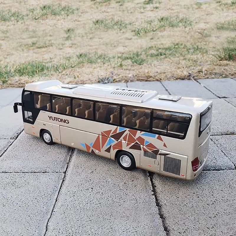 1: 42 Original Factory Yutong ZK6118HQY8Y Double Windshield Double Decker Touring Bus Model