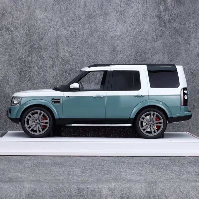 IVY 1:18 for Found 4 White Black Gradient/White Green Contrast Resin Car Model Collectibles