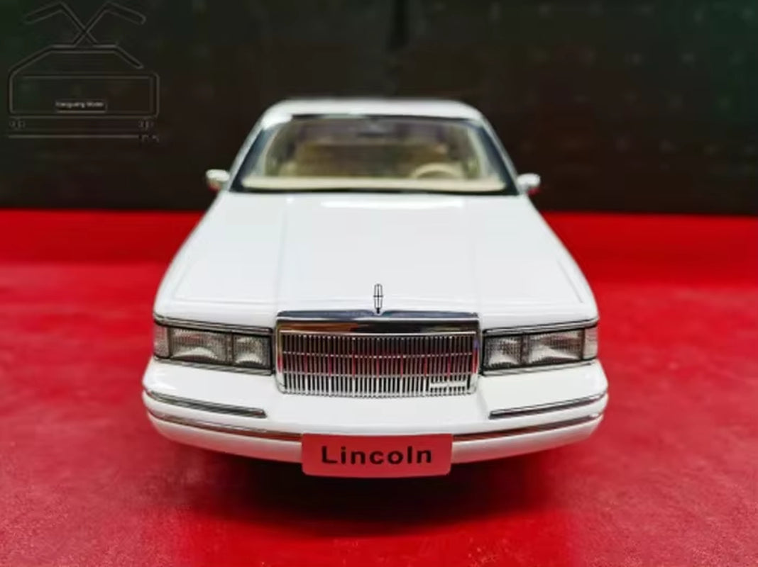 1/18 for Lincoln Town Car 1990 Second Generation Diecast Model Toys Hobby Cars Gifts Black Display Collection Ornaments