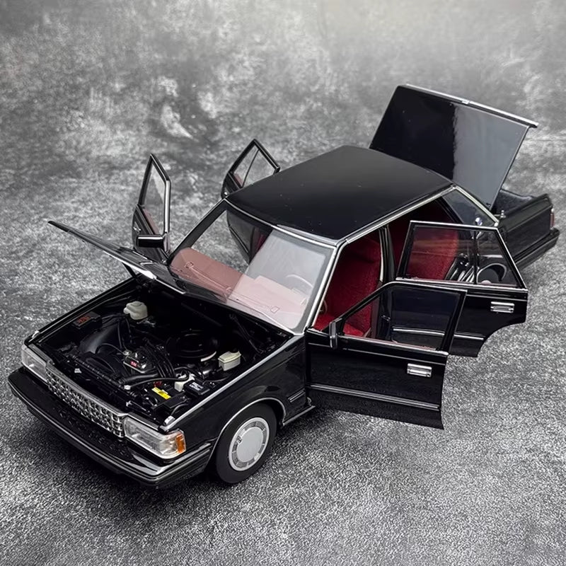Xiaoguang CROWN 122 Alloy 1:18 Car Model Classic Vintage Car Model