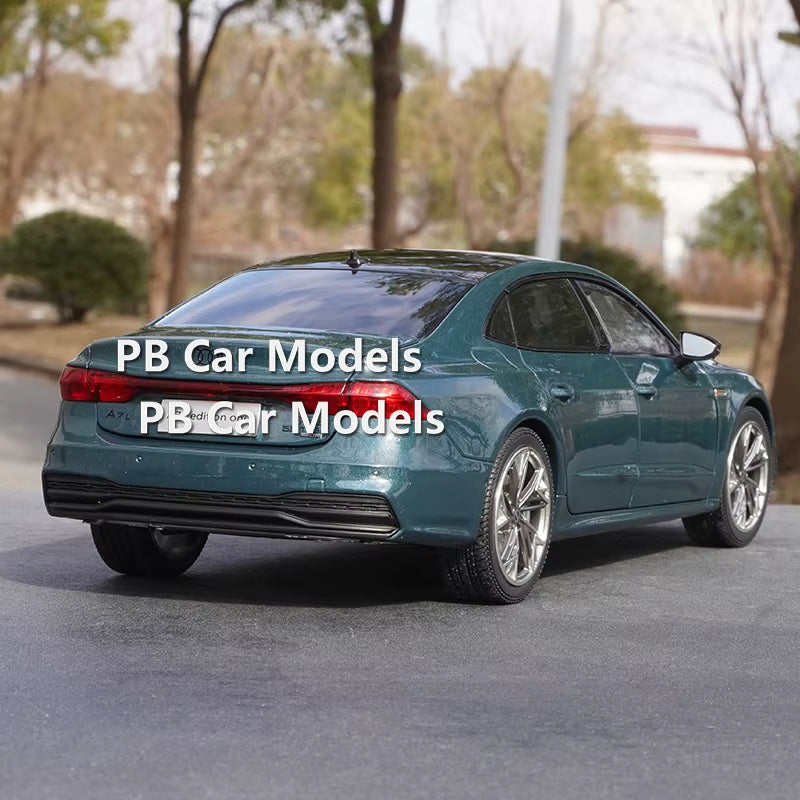 Original Factory Model A7L Sedan 1:18 Alloy Simulation Car Model Collectible Ornaments