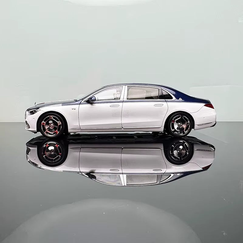 Almostreal 1: 18 Maybach S-Class Blue and White Alloy Fully Open Car Model