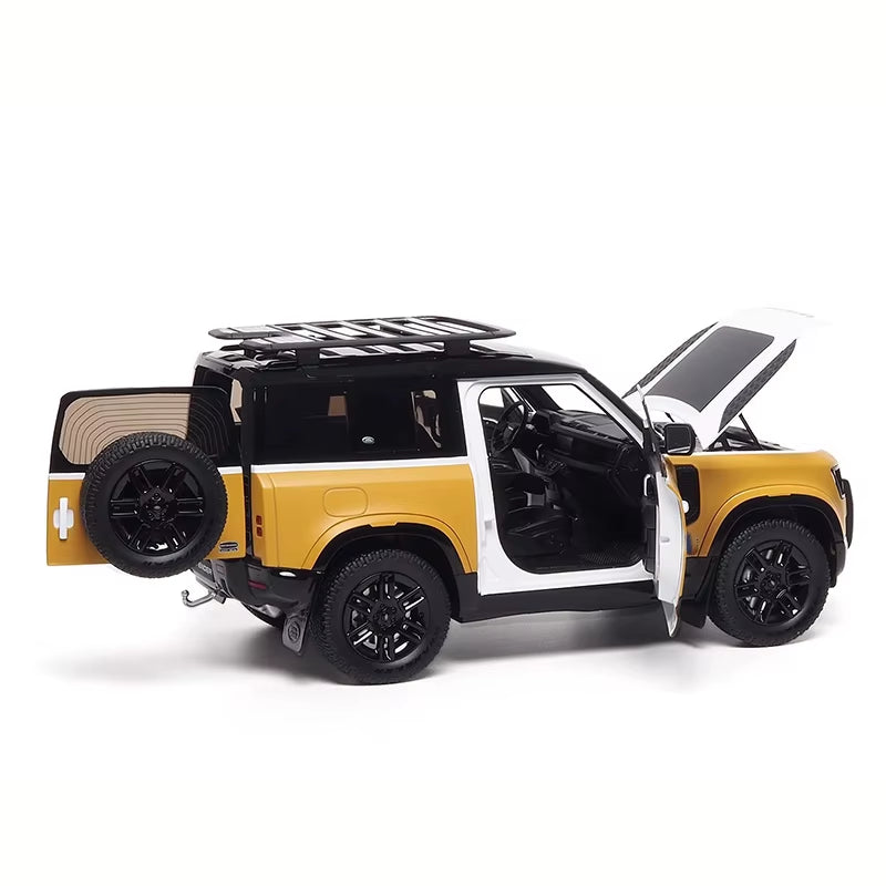 ALMOSTREAL 1:18 Defender 90 2023 Salute Edition Alloy Car Model